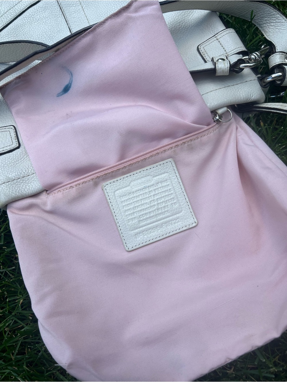 COACH White Leather Shoulder Bag with Chain Detail - Picture 9 of 13